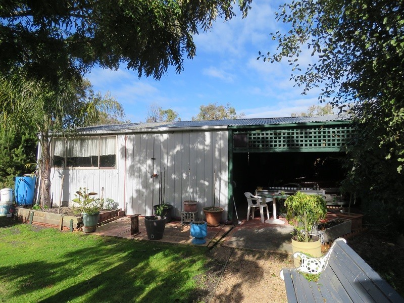 35 Tenth Avenue, Raymond Island VIC 3880