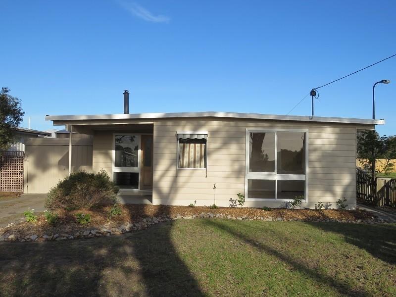 97 Bay Road, Eagle Point VIC 3878