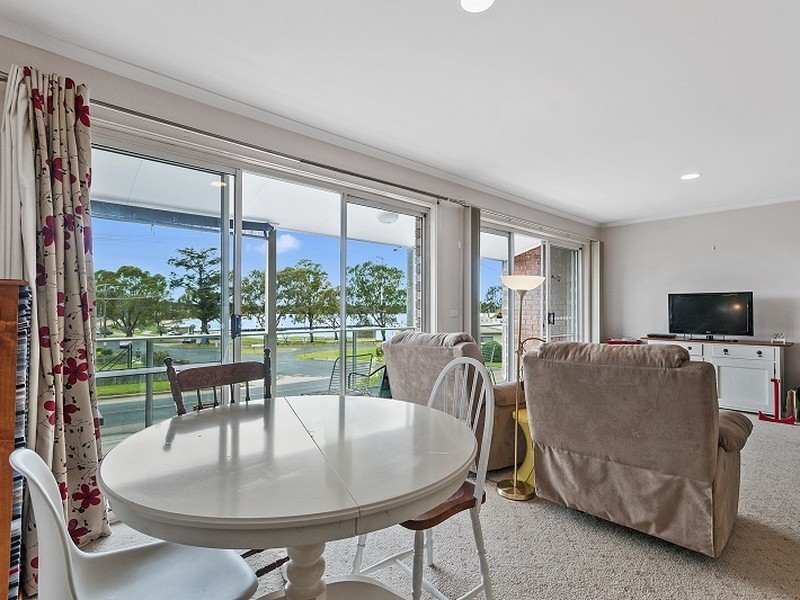 Unit 2/1-5 Main Road, Paynesville VIC 3880