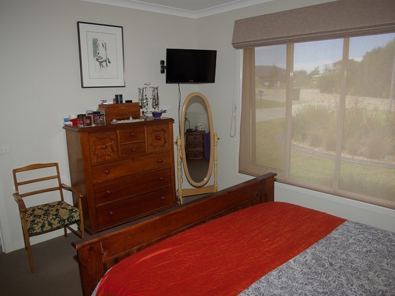 10 Wisteria Place, Paynesville VIC 3880