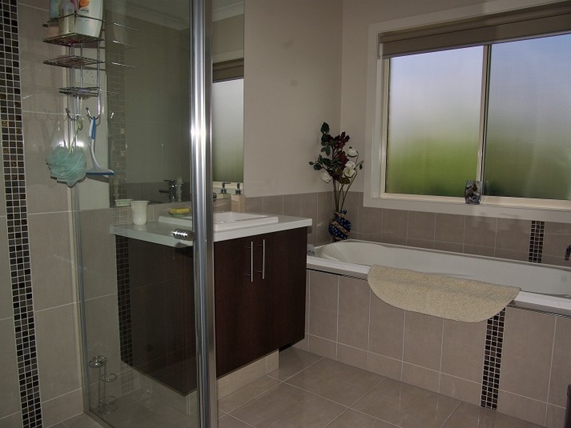 10 Wisteria Place, Paynesville VIC 3880