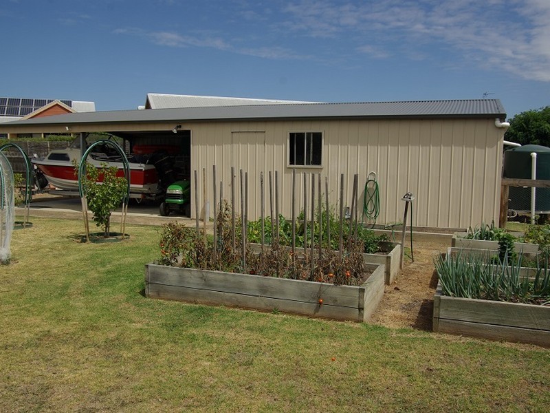 10 Wisteria Place, Paynesville VIC 3880