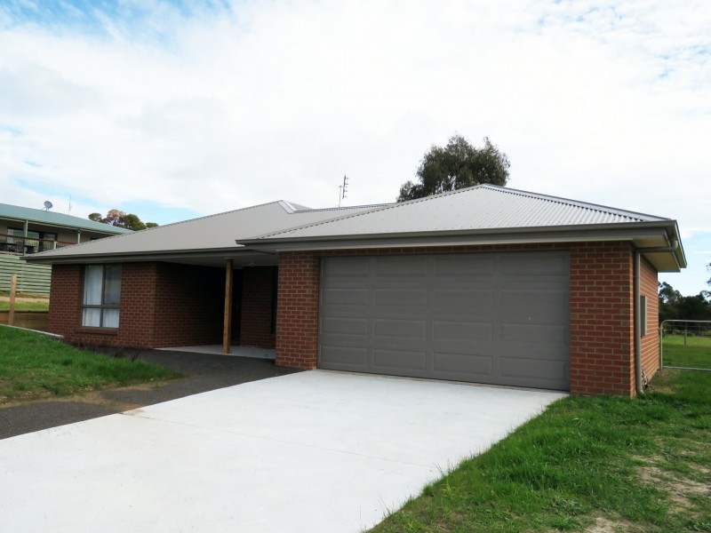 17 Springwood Rise, Newlands Arm VIC 3875