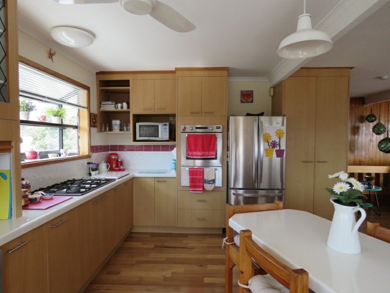 147 Bay Road, Eagle Point VIC 3878