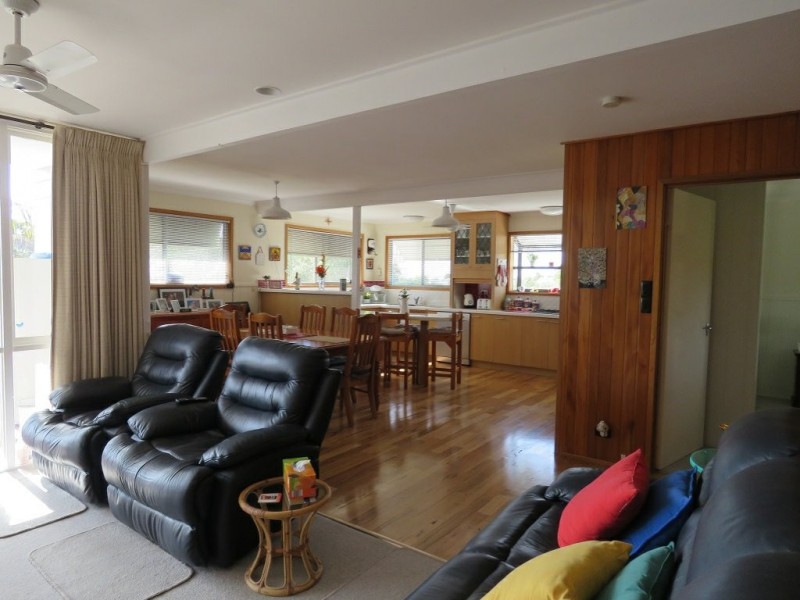 147 Bay Road, Eagle Point VIC 3878