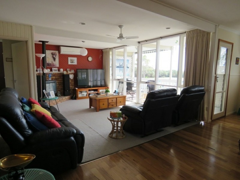 147 Bay Road, Eagle Point VIC 3878