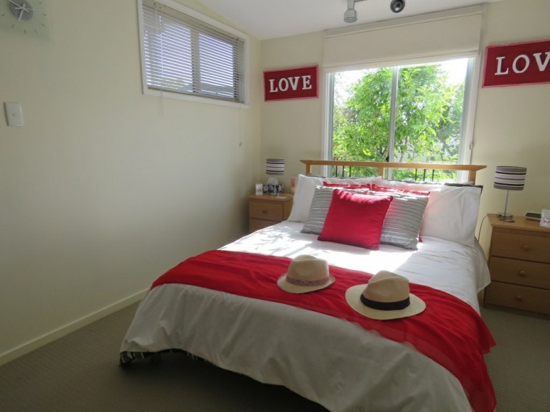 147 Bay Road, Eagle Point VIC 3878