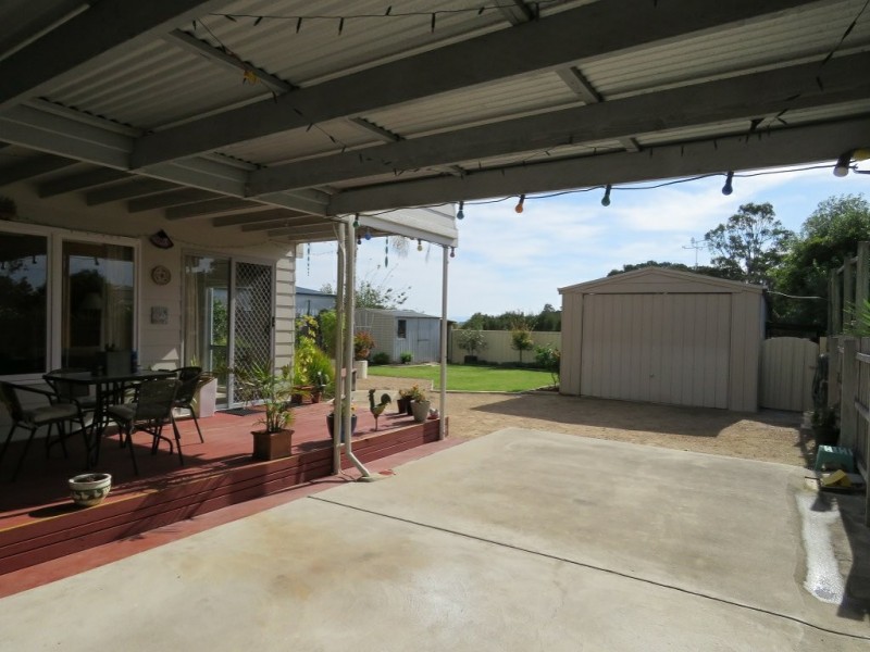 147 Bay Road, Eagle Point VIC 3878