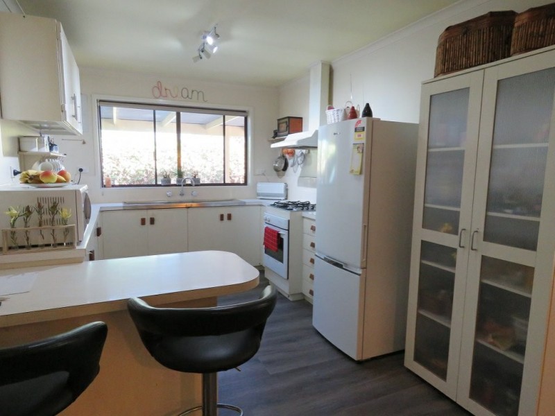 9 White Court, Eagle Point VIC 3878