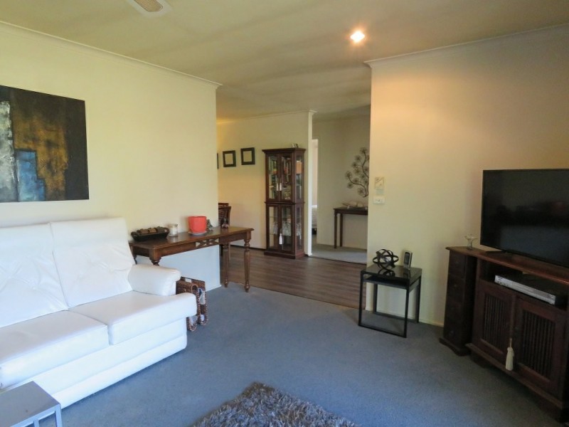 9 White Court, Eagle Point VIC 3878