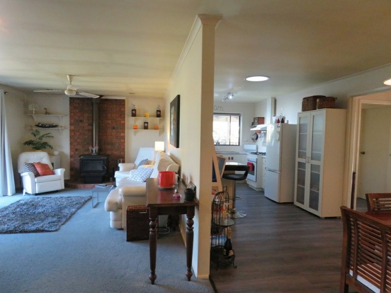 9 White Court, Eagle Point VIC 3878