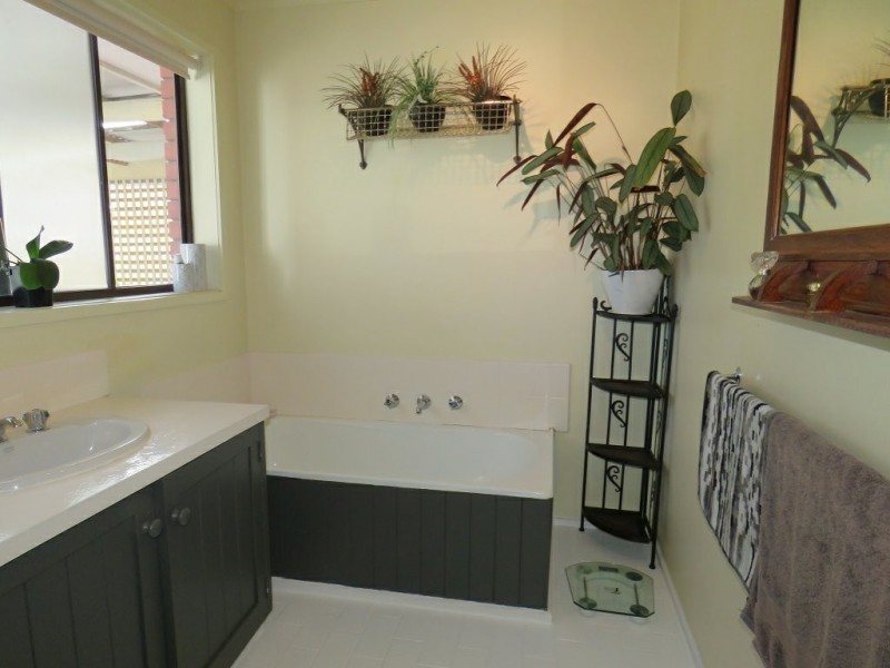 9 White Court, Eagle Point VIC 3878