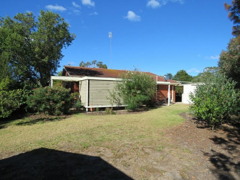 9 White Court, Eagle Point VIC 3878