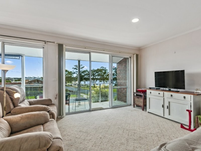 Unit 2/1-5 Main Road, Paynesville VIC 3880