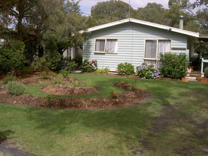 38 Tenth Avenue, Raymond Island VIC 3880