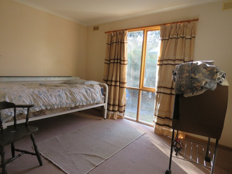 38 Tenth Avenue, Raymond Island VIC 3880