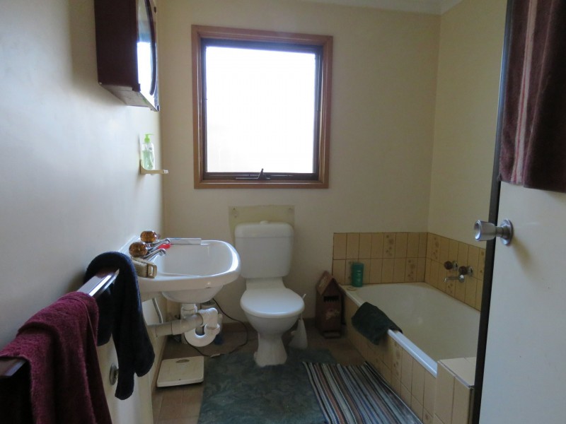 38 Tenth Avenue, Raymond Island VIC 3880