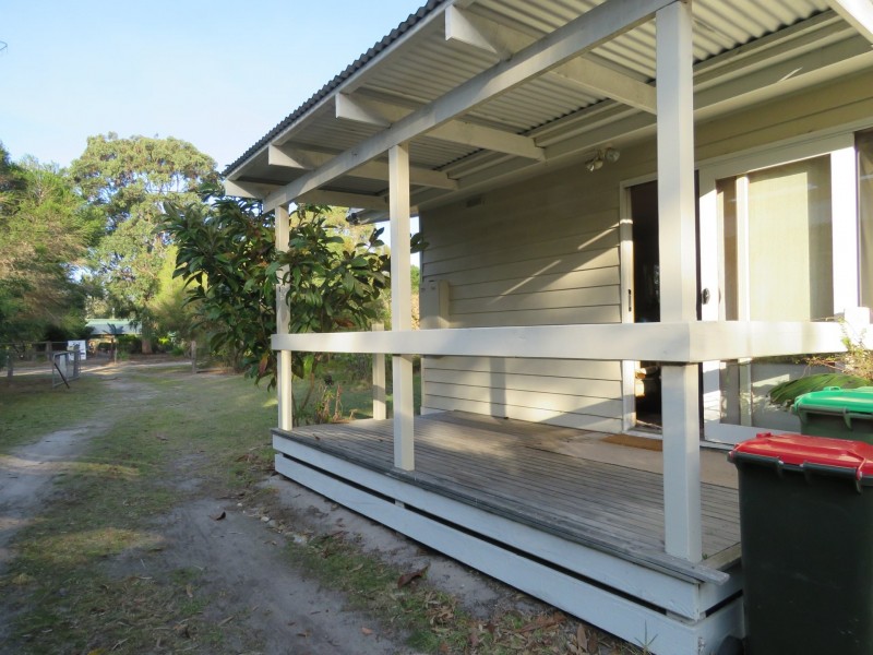 38 Tenth Avenue, Raymond Island VIC 3880