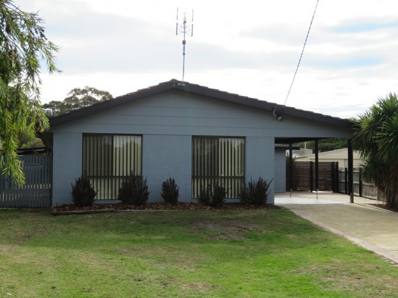 8 White Court, Eagle Point VIC 3878