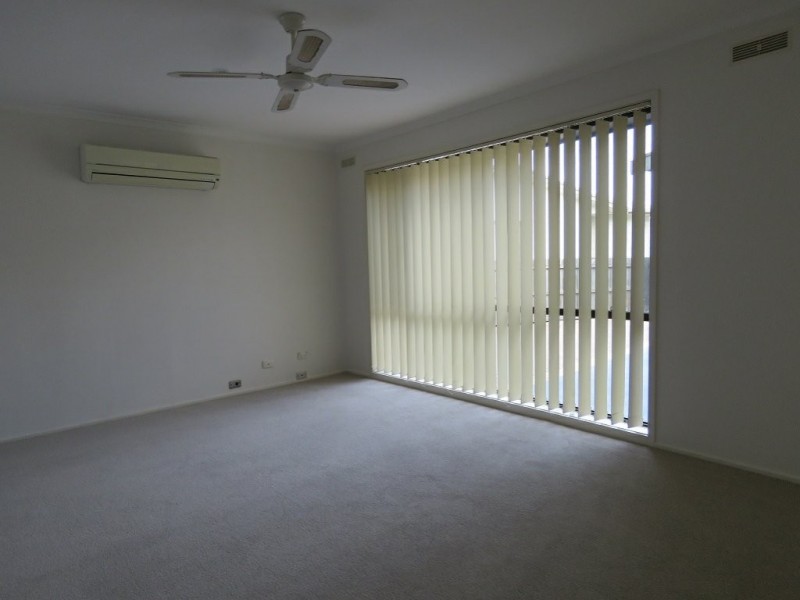 8 White Court, Eagle Point VIC 3878