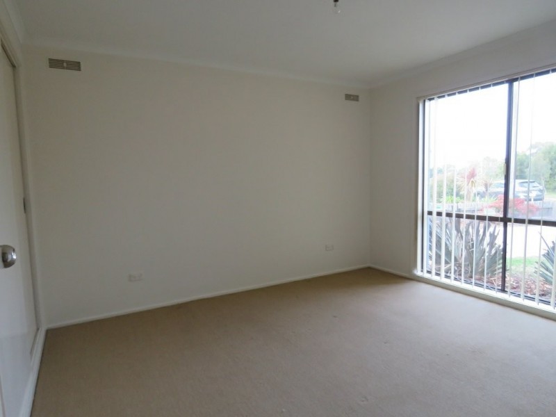 8 White Court, Eagle Point VIC 3878