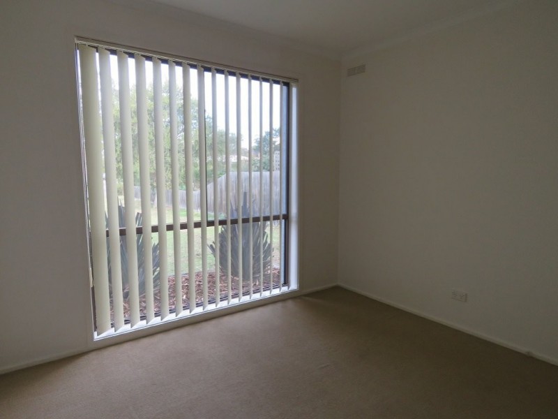 8 White Court, Eagle Point VIC 3878