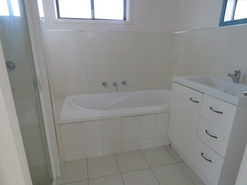 8 White Court, Eagle Point VIC 3878