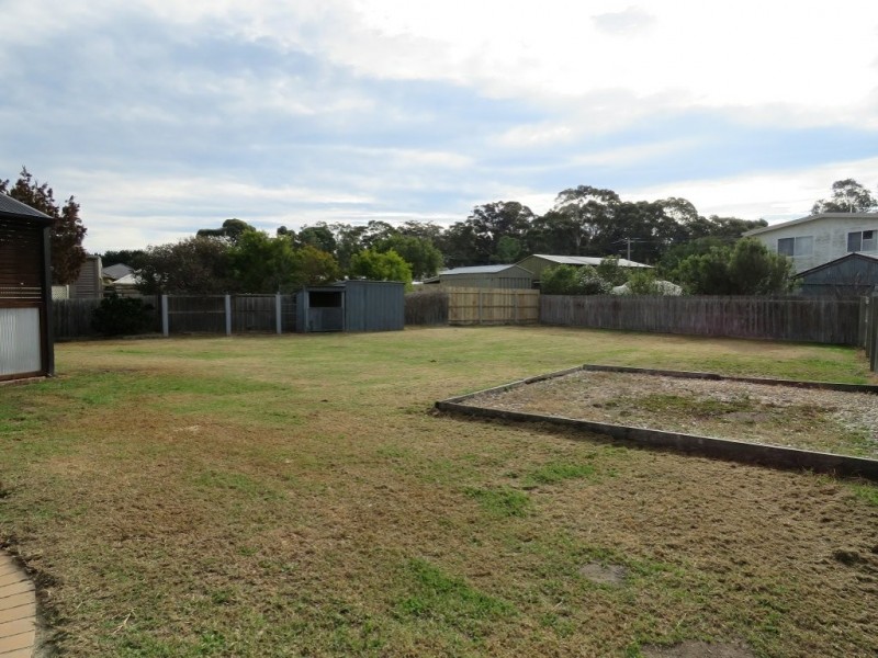 8 White Court, Eagle Point VIC 3878