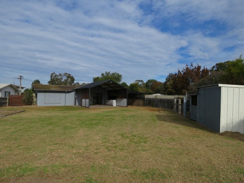 8 White Court, Eagle Point VIC 3878