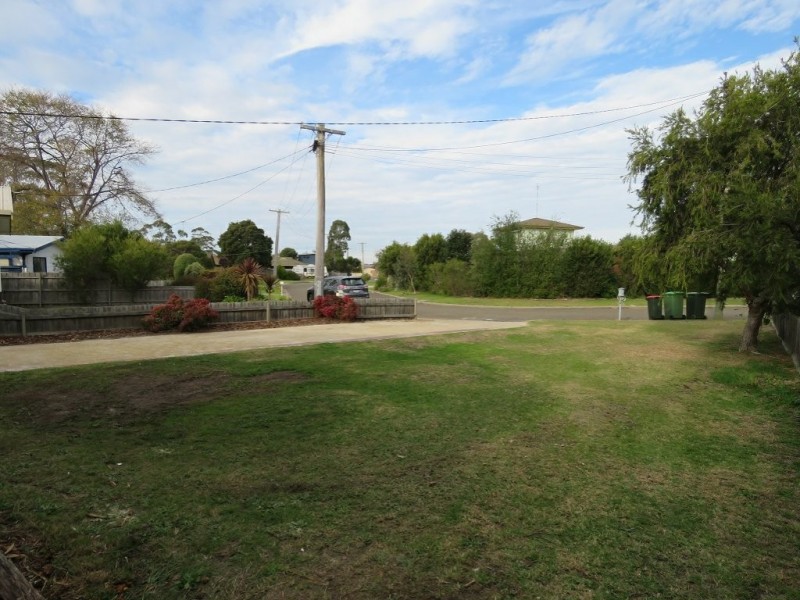 8 White Court, Eagle Point VIC 3878