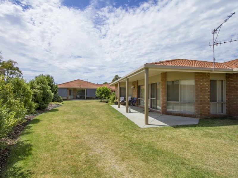 Unit 2/1 Windjammer Court, Paynesville VIC 3880