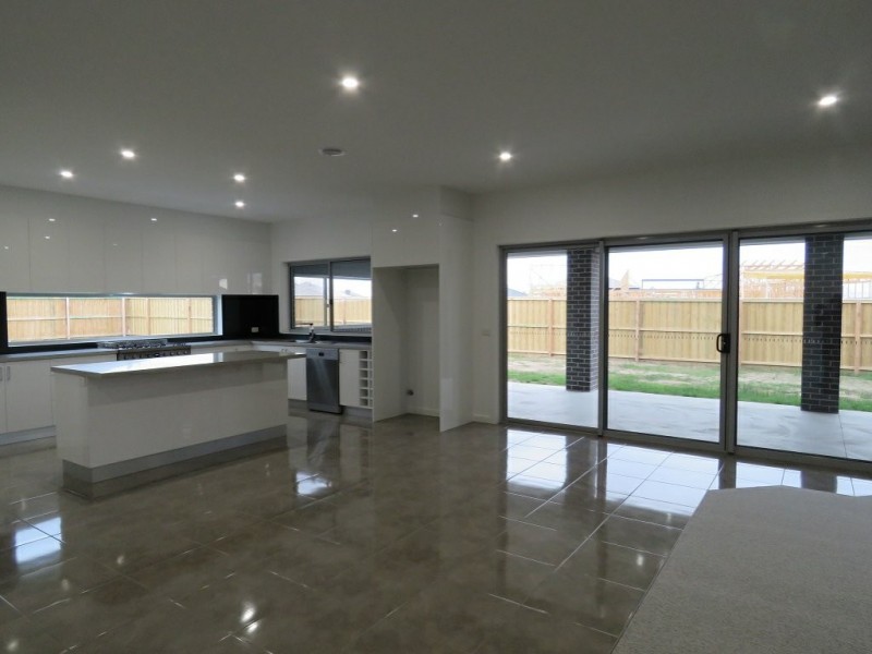 25 Eagle Bay Terrace, Eagle Point VIC 3878