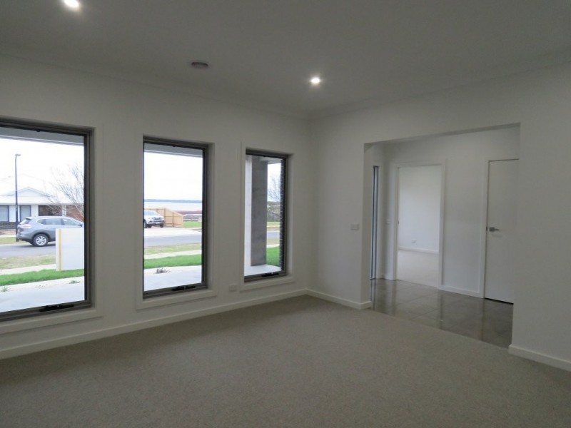 25 Eagle Bay Terrace, Eagle Point VIC 3878