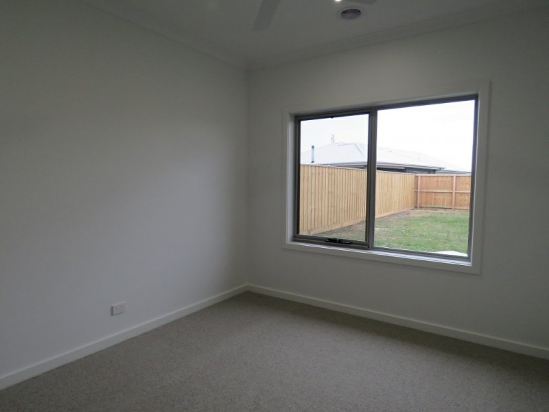 25 Eagle Bay Terrace, Eagle Point VIC 3878