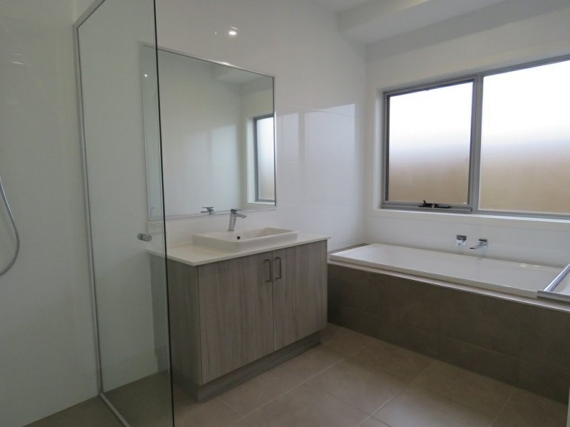 25 Eagle Bay Terrace, Eagle Point VIC 3878