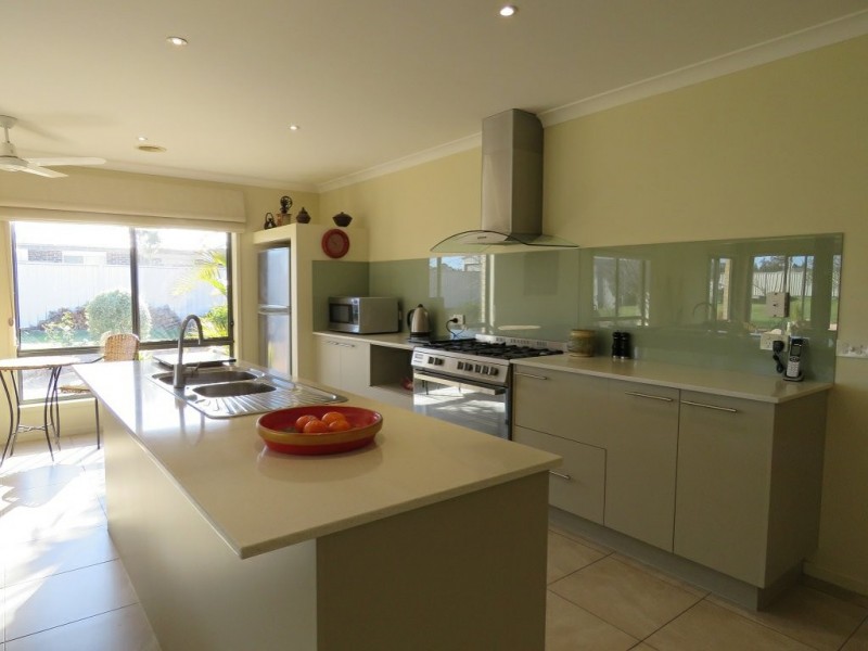 5 Riviera Close, Paynesville VIC 3880