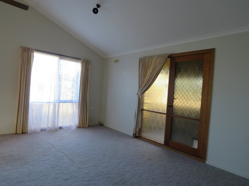 11 Kings Road, Paynesville VIC 3880