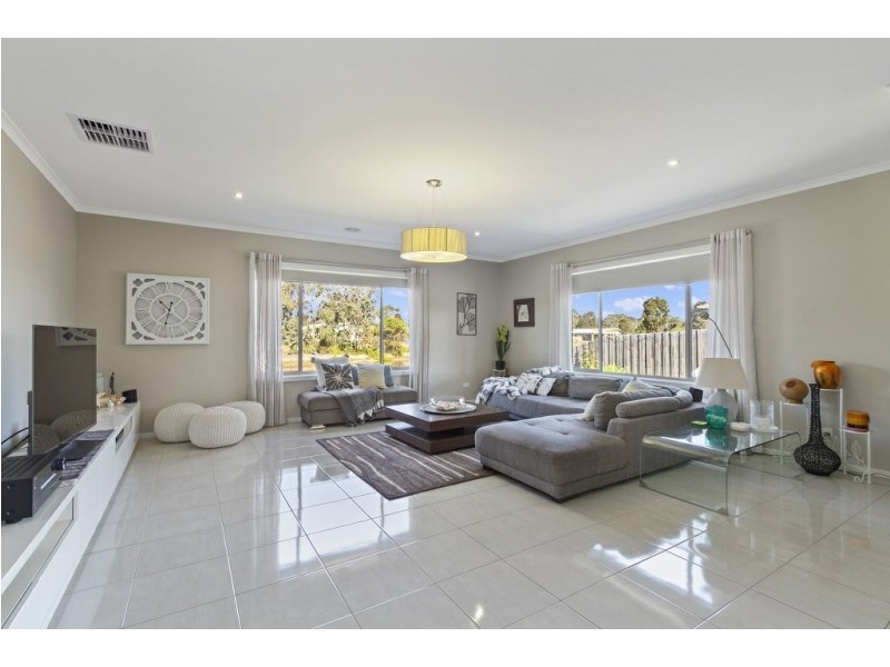 7 Magnolia Way, Paynesville VIC 3880