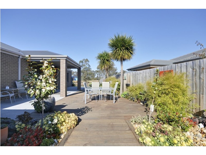 7 Magnolia Way, Paynesville VIC 3880