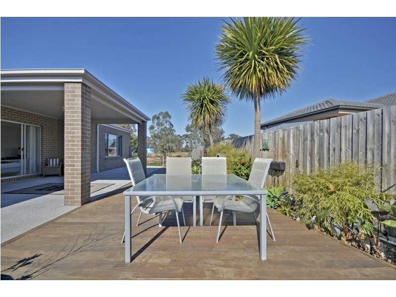 7 Magnolia Way, Paynesville VIC 3880
