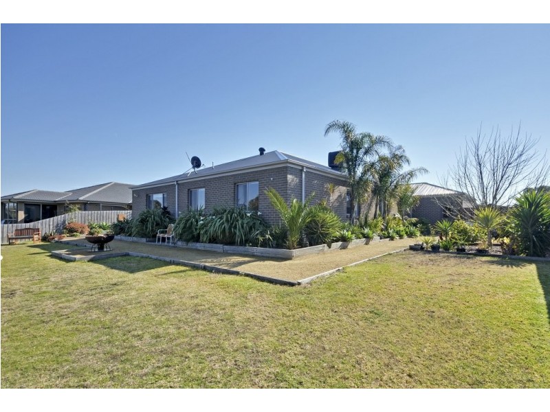 7 Magnolia Way, Paynesville VIC 3880