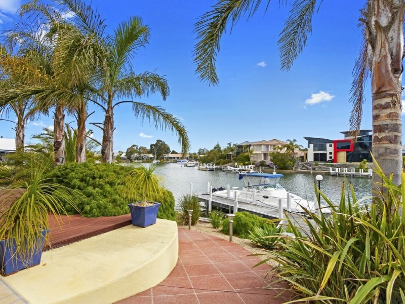 18 Aquarius Way, Paynesville VIC 3880