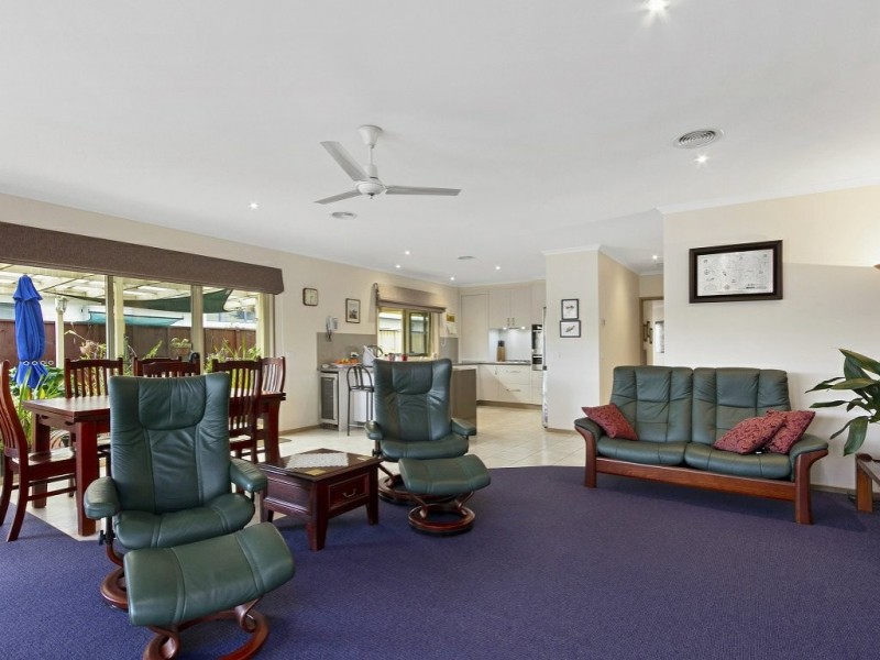 18 Aquarius Way, Paynesville VIC 3880