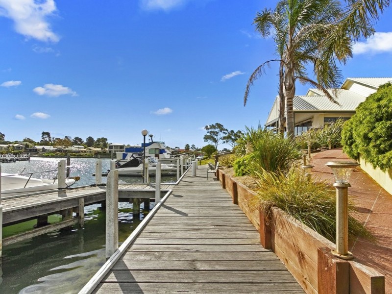 18 Aquarius Way, Paynesville VIC 3880