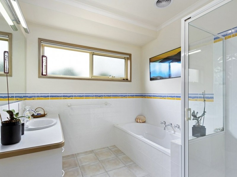 18 Aquarius Way, Paynesville VIC 3880