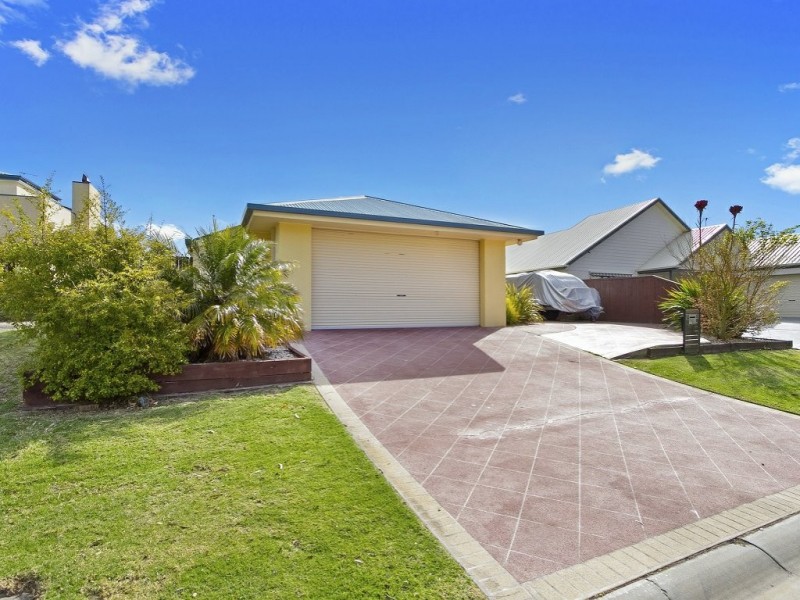 18 Aquarius Way, Paynesville VIC 3880