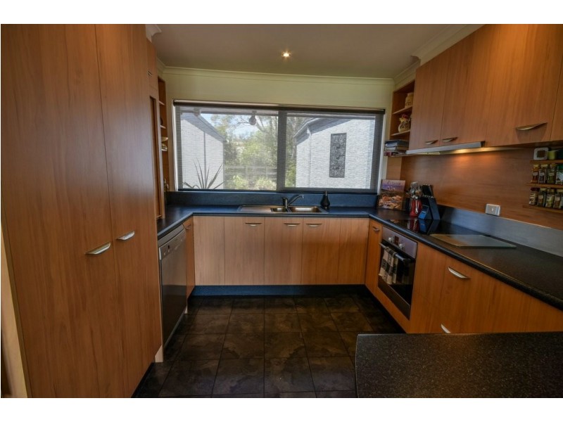 2 Green Court, Eagle Point VIC 3878