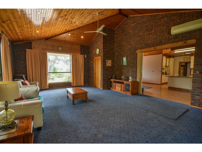 4 Tait Street, Eagle Point VIC 3878