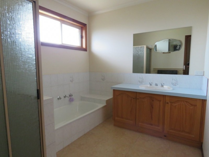 1 Callistemon Court, Paynesville VIC 3880
