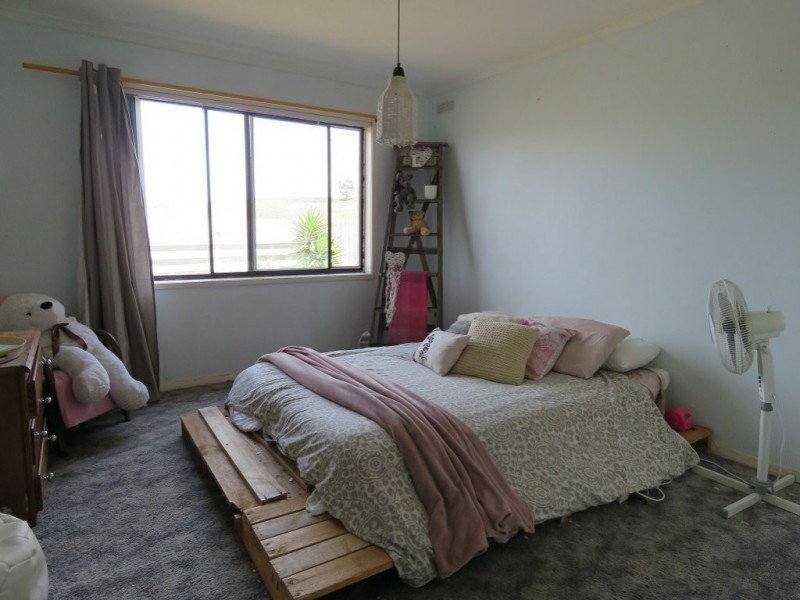 51 Bay Road, Eagle Point VIC 3878